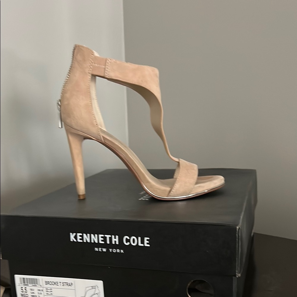 Kenneth Cole Tan Heels T-Strap Stiletto
